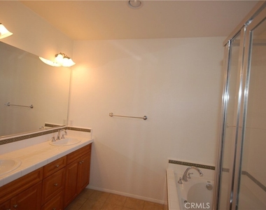 121 Chantilly - Photo Thumbnail 8