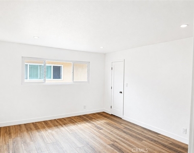 1040 El Camino - Photo Thumbnail 6