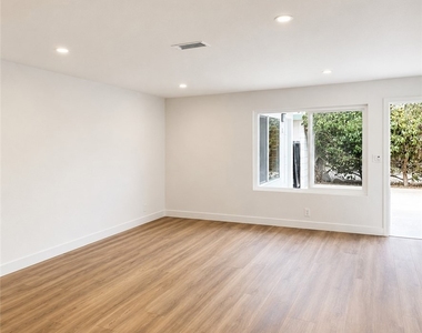 1040 El Camino - Photo Thumbnail 1