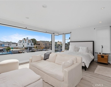 3915 Marcus Avenue - Photo Thumbnail 20