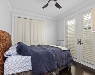 3915 Marcus Avenue - Photo Thumbnail 31