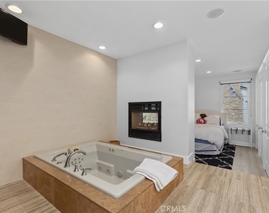 3915 Marcus Avenue - Photo Thumbnail 29