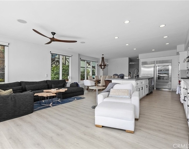 3915 Marcus Avenue - Photo Thumbnail 13