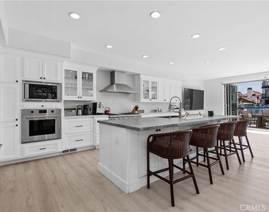 3915 Marcus Avenue - Photo Thumbnail 7