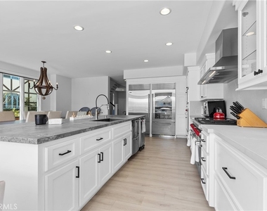 3915 Marcus Avenue - Photo Thumbnail 8