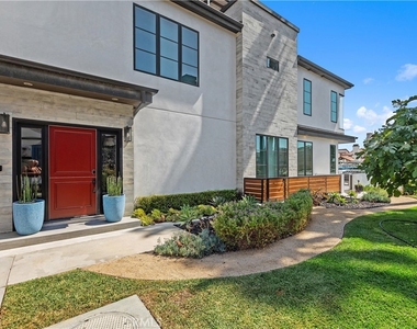 3915 Marcus Avenue - Photo Thumbnail 2