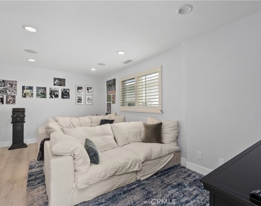 3915 Marcus Avenue - Photo Thumbnail 25