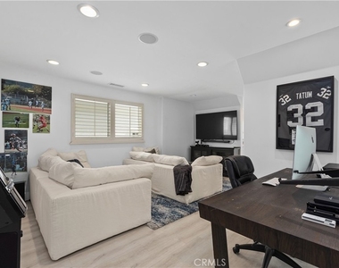 3915 Marcus Avenue - Photo Thumbnail 24