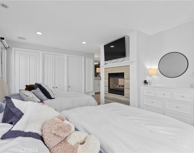 3915 Marcus Avenue - Photo Thumbnail 27