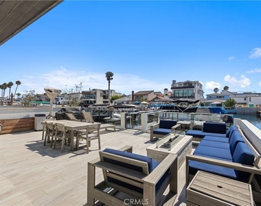 3915 Marcus Avenue - Photo Thumbnail 4