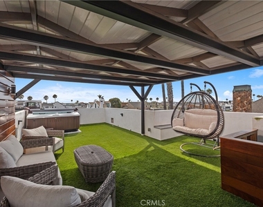 3915 Marcus Avenue - Photo Thumbnail 16