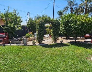 3037 Valencia - Photo Thumbnail 12