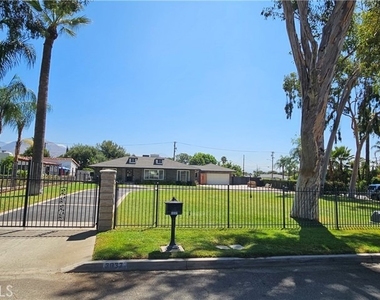 3037 Valencia - Photo Thumbnail 3