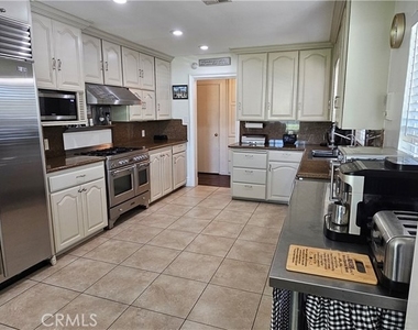 3037 Valencia - Photo Thumbnail 7