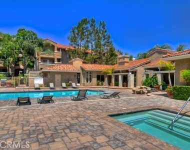 1020 Vista Del Cerro - Photo Thumbnail 5