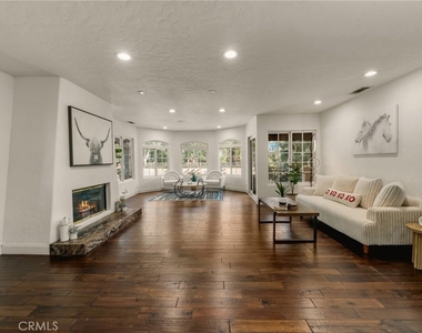 828 S Sunset Canyon - Photo Thumbnail 16