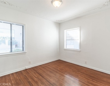 2230 Montrose Avenue - Photo Thumbnail 18