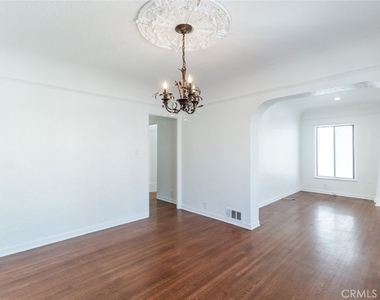 2230 Montrose Avenue - Photo Thumbnail 11