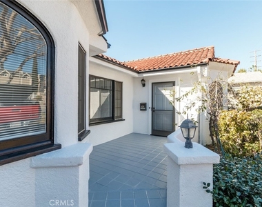 2230 Montrose Avenue - Photo Thumbnail 4