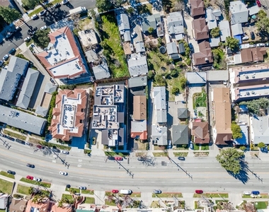 2230 Montrose Avenue - Photo Thumbnail 31