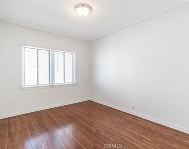 2230 Montrose Avenue - Photo Thumbnail 16