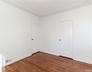 2230 Montrose Avenue - Photo Thumbnail 19
