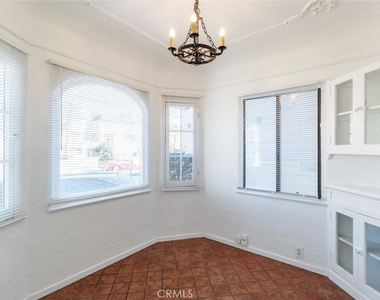 2230 Montrose Avenue - Photo Thumbnail 12