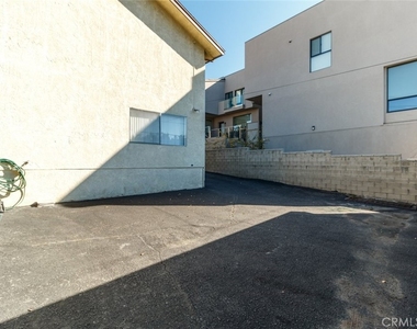 2230 Montrose Avenue - Photo Thumbnail 28