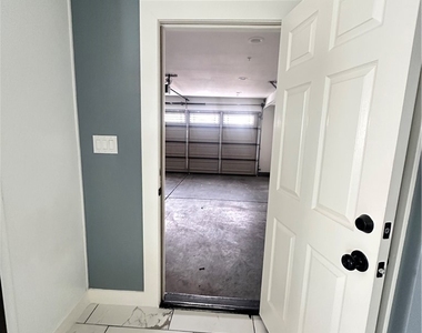 1033 S Bonnie Beach Place - Photo Thumbnail 7