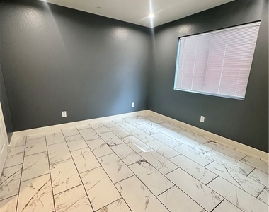 1033 S Bonnie Beach Place - Photo Thumbnail 9