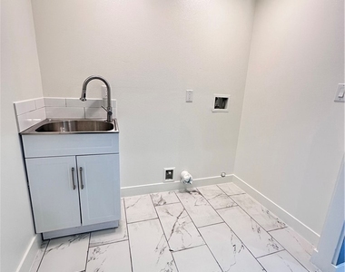 1033 S Bonnie Beach Place - Photo Thumbnail 2