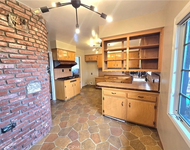 932 W Granada Court - Photo Thumbnail 5