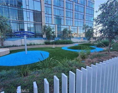 877 Francisco Street - Photo Thumbnail 9
