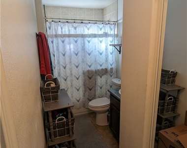 239 E 110th Street - Photo Thumbnail 4