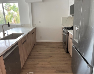 565 N Mariposa - Photo Thumbnail 8