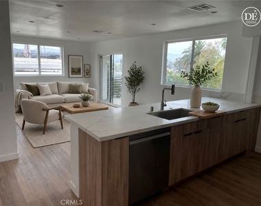 565 N Mariposa - Photo Thumbnail 1