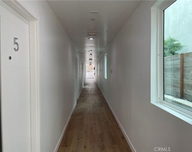 565 N Mariposa - Photo Thumbnail 18