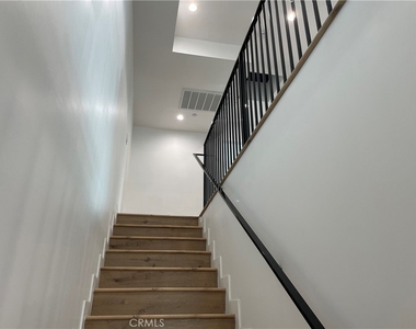 565 N Mariposa - Photo Thumbnail 10