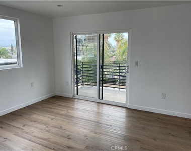 565 N Mariposa - Photo Thumbnail 16