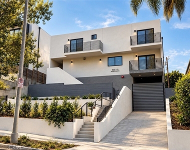565 N Mariposa - Photo Thumbnail 12