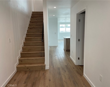 565 N Mariposa - Photo Thumbnail 7