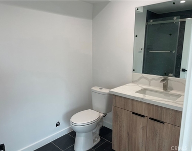 565 N Mariposa - Photo Thumbnail 15