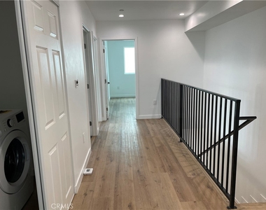 565 N Mariposa - Photo Thumbnail 11