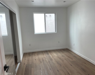 565 N Mariposa - Photo Thumbnail 6