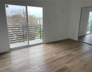 565 N Mariposa - Photo Thumbnail 13