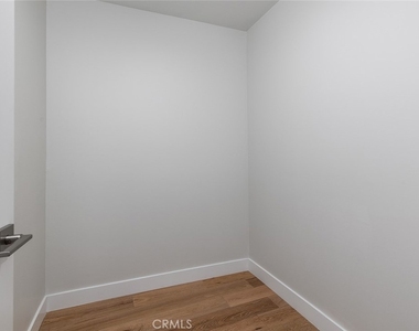 2824 Rowena Avenue - Photo Thumbnail 14