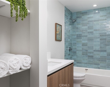 2824 Rowena Avenue - Photo Thumbnail 3