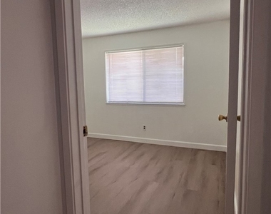 929 W Sierra Madre - Photo Thumbnail 6