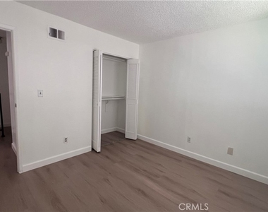 929 W Sierra Madre - Photo Thumbnail 7