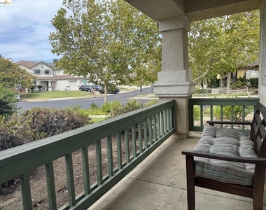 400 Pinenut St - Photo Thumbnail 1